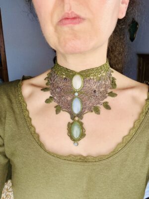 Plastron printanier quartz rose, angélite et aventurine verte